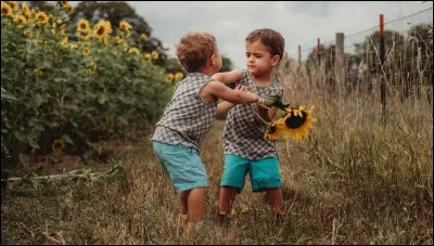 Ensuite, encore une mise en sc&egrave;ne. Imagine : tu es &agrave; la r&eacute;cr&eacute;ation, &agrave; l'&eacute;cole, et tu te disputes avec ton ami(e). Le lendemain il ou elle te demande de l'excuser, que lui dis-tu ?