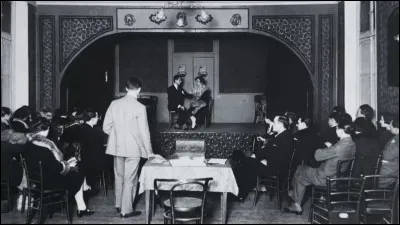 Quel est le nom de ce cours où il a appris l'art dramatique dès l'âge de seize ans ?