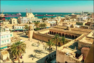 Dans la chanson de Bashung, aucun cadran n'affiche la même heure, demain à Sfax, ici à Paris, mais hier... dans quelle ville ?