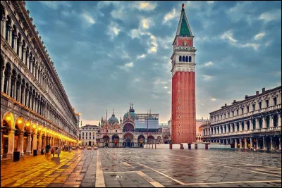 Quelle ville était triste pour Aznavour, au temps des amours mortes ?