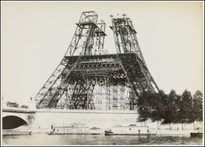 En quelle année est inaugurée la Tour Eiffel ?