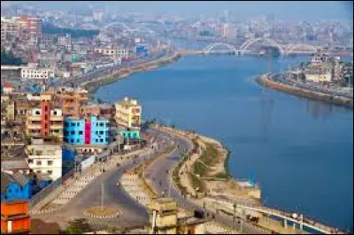 Comment appelle t-on les habitants du Bangladesh ?