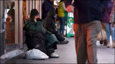 Tu vois un SDF dans la rue. Quelle est ta r&eacute;action ?