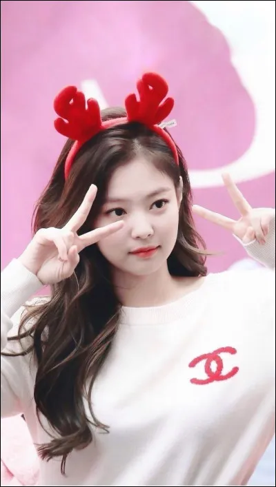 Est-ce qu'elle est la maknaé (la plus jeune) ?