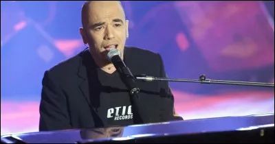 Musique : Quel est le titre de la chanson de Pascal Obispo qui comprend ces paroles : "Dépêche toi, on vit On ne meurt qu'une fois, Et on n'a le temps de rien Que c'est déjà la fin" ?
