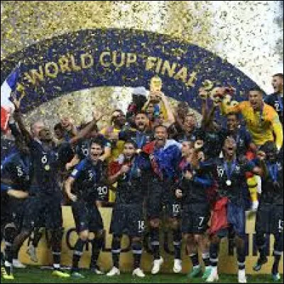 Qui chante "Ramenez la coupe à la maison" en 2018 ?