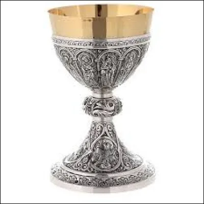 Comment s'appelle le vase sacré de la liturgie chrétienne présentant la forme d'une coupe évasée portée sur un pied élevé ?