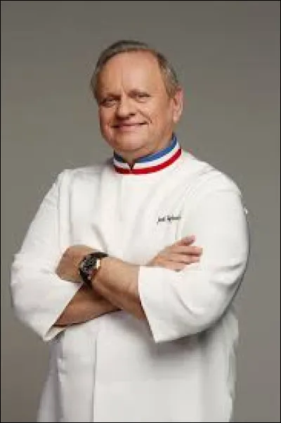 Joël Robuchon est décédé le lundi 6 août 2018. À quel âge devient-il apprenti au Relais de Poitiers à Chasseneuil-du-Poitou ?