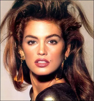 Quel ancien mannequin est c&eacute;l&egrave;bre pour son grain de beaut&eacute; ?