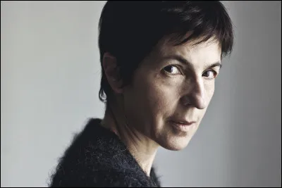 Qui est cette romancière vivante (2025), auteure du roman ''Peau d'Âne'' ?