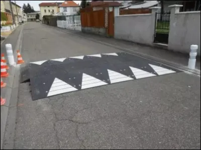 Quel est le nom de ce type de dos-d'âne en Allemagne ?