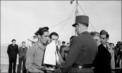 De quelle île bretonne, 128 marins répondent-ils à cet appel et rejoignent en bateau l'Angleterre ?