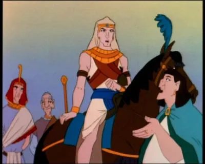 Mose grandit au palais gyptien et cela lui arrivait de rendre visite  ses frres isralites. Un jour, il vit un gyptien qui frappait l'un d'eux. Que fit-il  l'gyptien ?