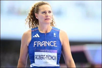 Dans quelle discipline Mélina Robert-Michon a-t-elle participé dix fois aux championnats du monde ?
