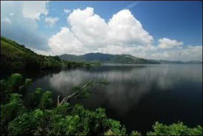 Quel pays a 17 000 îles ?