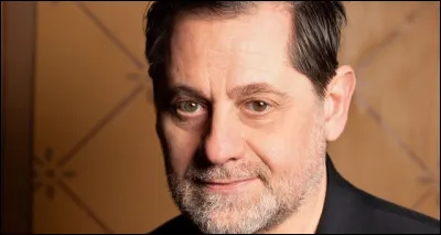 Qui est ce dramaturge, auteur de la pièce de théâtre ''Les Enfants de Saturne'' ?