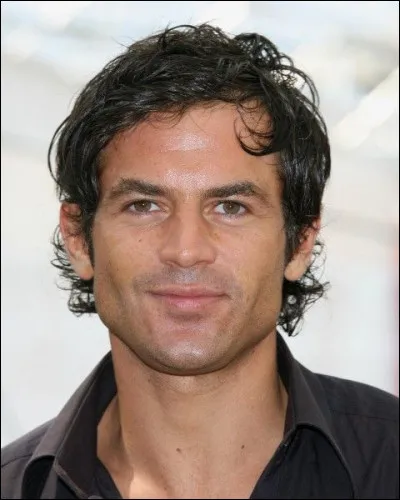 Dans quelle série Filip Nikolic, du groupe 2Be3, a-t-il joué de 2002 à 2009 ?