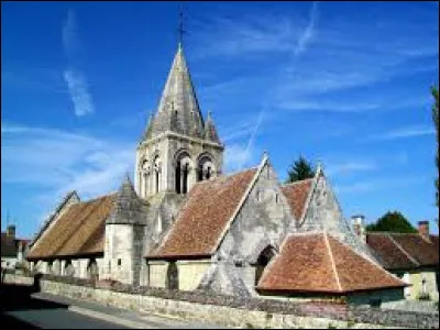 Voici l'église à double nef Saint-Denis-Saint-Jean-Baptiste, à Saintines. Commune de l'arrondissement de Senlis, sur les bords de l'Automne, elle se situe dans le département ...