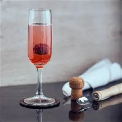 Quel ingrédient ajoute t-on au vin blanc bourgogne aligoté pour préparer du kir ?