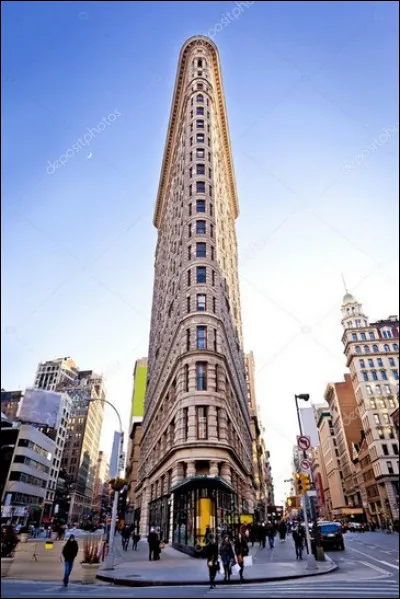 Quel est le surnom de cette tour construite en 1902 ?