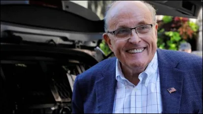 Quel est cet ancien maire de 1994 à 2001 qui débarrassa la ville de sa réputation de délinquance ?