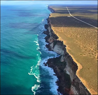 De quel pays la plaine de Nullarbor est-elle une vaste région ?