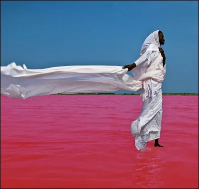 Quelle est la particularité du lac Rose, au Sénégal ?