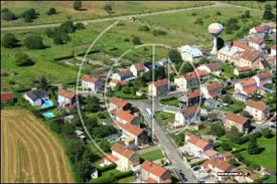 Nous sommes à présent dans le ciel de Lorrain, au-dessus de Saint-Charles. Écart de la ville d'Haucourt-Moulaine, dans l'aire d'attraction Longovicienne, dans le Pays Haut, il se situe dans le département ...