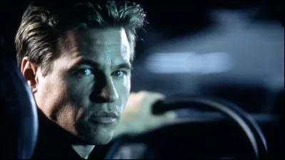 Dans le film culte "Le Saint" sorti en 1996, quel acteur incarne Simon Templar ?