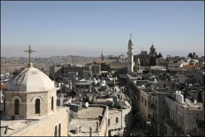 Laquelle de ces villes saintes n'est pas situ&eacute;e en Arabie saoudite ?