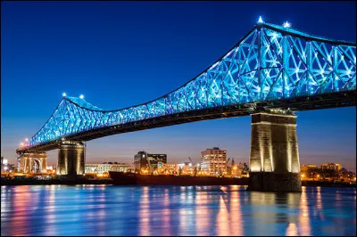 Quelle ville est travers&eacute;e par le Saint-Laurent ?