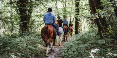 Quand on est en balade peut-on dépasser les autres car ils avancent lentement ?