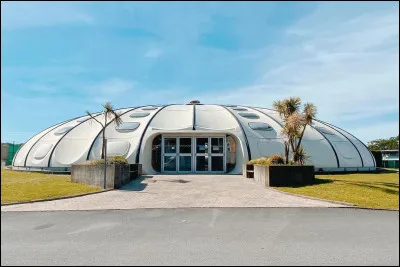 Les piscines Tournesol sont devenues un emblème de l'architecture des années...