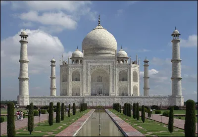 En quelle année est fondé le Taj Mahal ?