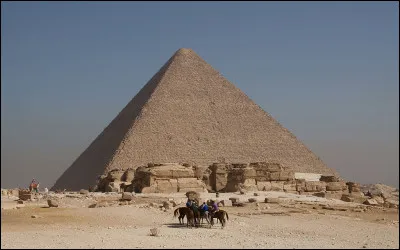 Quelle information est vraie sur la pyramide de Khéops ?