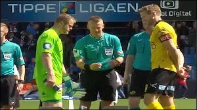 Quel est l'anglicisme désignant le tirage au sort effectué par l'arbitre à l'aide d'une pièce avant le début d'un match de football par exemple ?