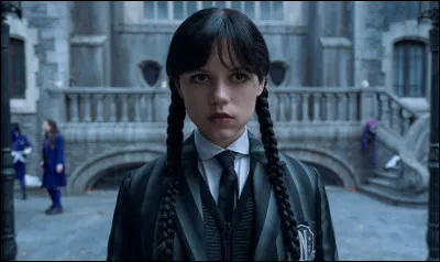 Je suis le personnage principal de l'histoire. Je suis calme, stoïque mais aussi très rusée et sanguinaire. Cependant, j'ai fini par me soucier un peu plus des autres. J'ai été confuse par rapport à mes sentiments pour un paria mais je suis finalement tombée amoureuse du monstre qui massacrait les gens autour de moi.