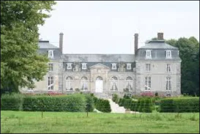 Je vous attends en Normandie, dans le Pays de Caux, devant le château d'Anglesqueville-les-Murs, à Saint-Sylvain. Nous sommes dans le département ...