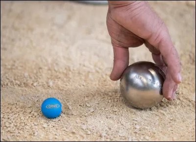 Quelle est la formulé utilisée pour calculer le volume d'une sphère ?