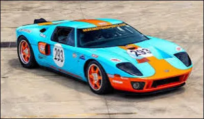 Quelle est l'année de sortie de cette voiture et sa vitesse maximale ?