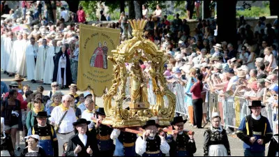 Quel est le nom de ce pèlerinage d'Auray en l'honneur de Sainte Anne ?