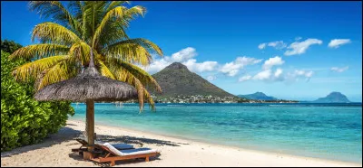 Laquelle de ces plages ne se situe pas à l'île Maurice ?