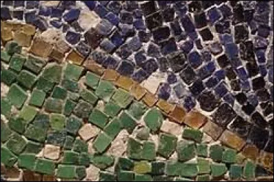 Comment s'appelle ce petit élément, généralement cubique, d'une mosaïque ?