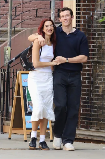 Avec qui Dua Lipa est-elle fiancée ?