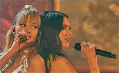 Avec lequel de ces artistes n'a-t-elle pas fait de duo ?