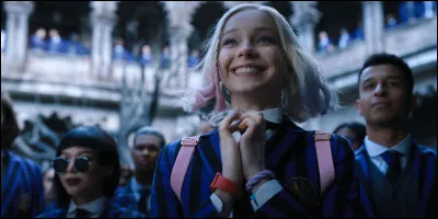 Comment s'appelle la meilleure amie de Mercredi, dans la série éponyme ?