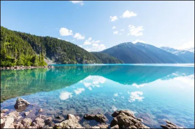 Quel pays compte le plus de lacs au monde ?