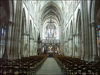 Lequel est un antonyme de « sacré » ?