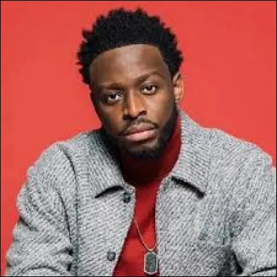 Quel chanteur et rappeur interprète "Reine" en 2017 ?