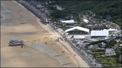 Je vous emmène en bord de Manche, à Saint-Laurent-sur-Mer. Village Calvadosien, il se situe en région ...